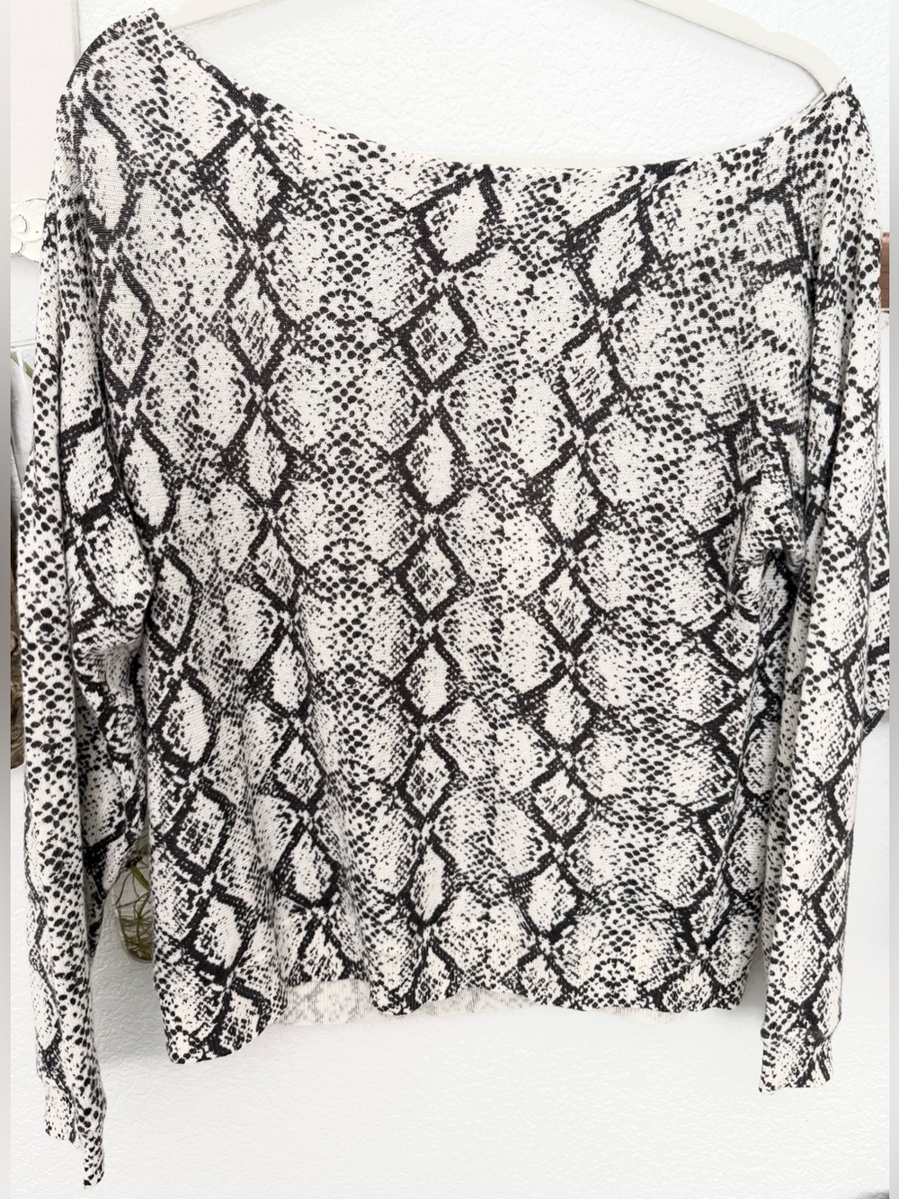 Minnie Rose Cashmere Knit Off The Shoulder Snake Reptile Animal Print Sweater